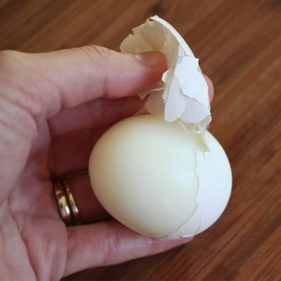 Cómo pelar bien un huevo
