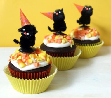 Cupcakes para Halloween con gatos negros