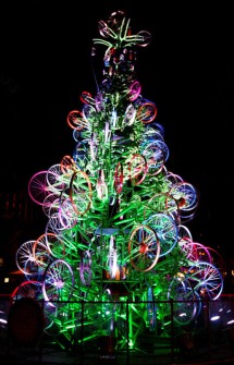26 Árboles de Navidad Diferentes - Árbol de Navidad hecho con ruedas de bicicleta