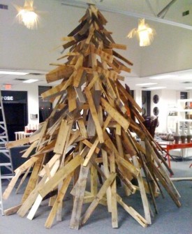 26 Árboles de Navidad Diferentes - Árbol de Navidad hecho con palos de madera